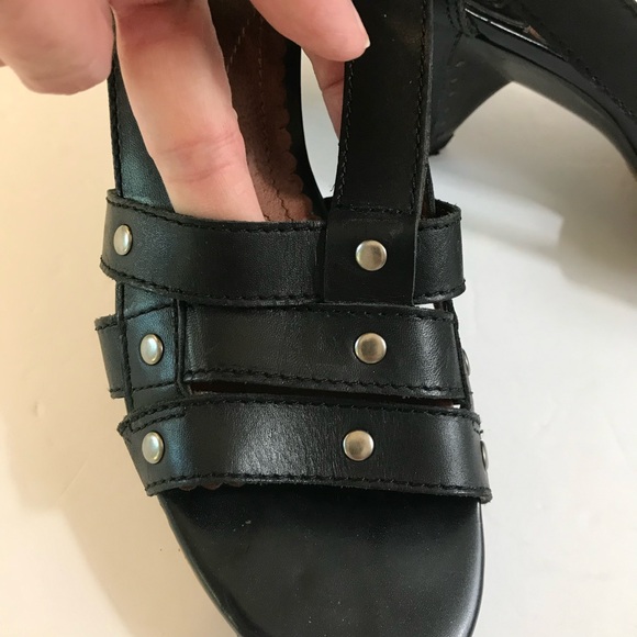 Vintage Lucky Black Peace Sign Sandals - Picture 10 of 11